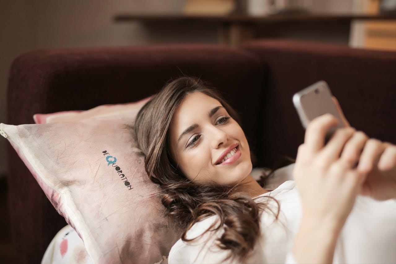 7 Tips to Reduce Smartphone Use in Bed and Improve Sleep Hygiene